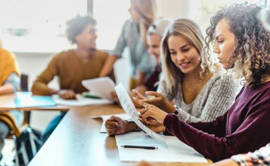 Jakie są najlepsze praktyki w nauce języków obcych w wyspecjalizowanym instytucie?