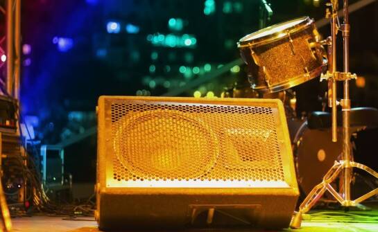 Zapięcia do opasek koncertowych – jakie są najnowsze trendy w projektowaniu?