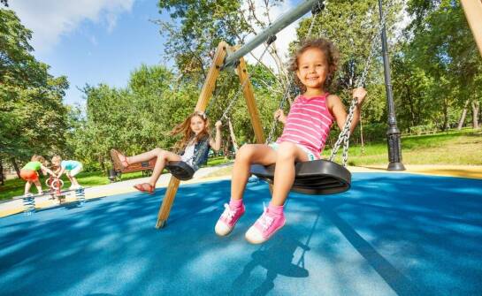 Jak karuzela platformowa wpływa na rozwój równowagi u dzieci?