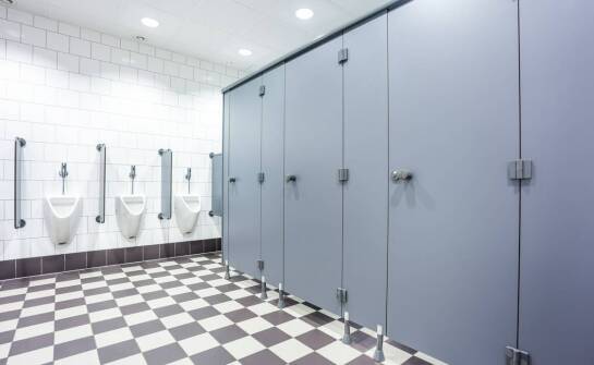 Bezdotykowe systemy w pisuarach metalowych: innowacje i zalety