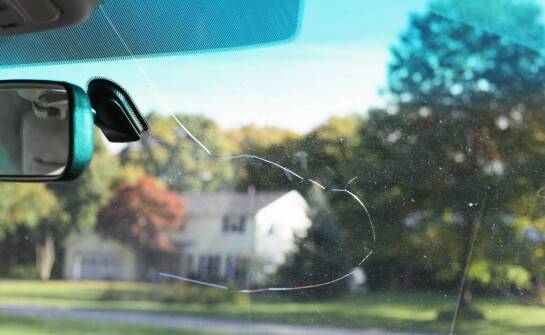 Jakie są najczęstsze problemy z szybami w pojazdach GMT400 i jak je rozwiązać?