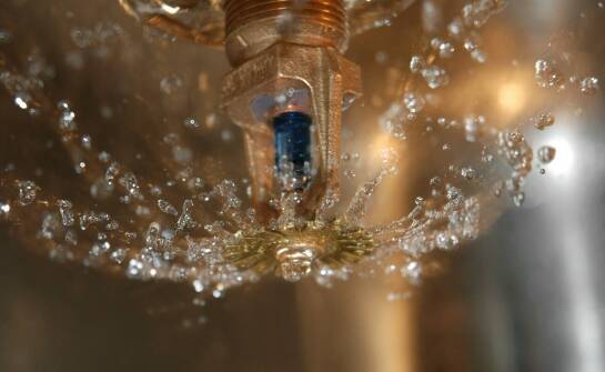 Przyszłość ochrony przeciwpożarowej: rozwój systemów gaszenia mgłą wodną