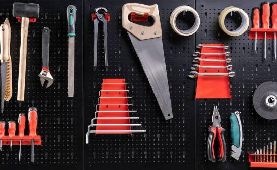 Jakie akcesoria warto dopasować do taśm do klejenia dla zwiększenia efektywności?