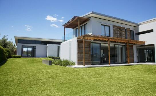 Segmenty na sprzedaż a domy wolnostojące - co wybrać?