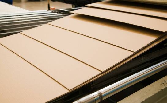 Jak nowoczesny park maszynowy wpływa na jakość papierowych opakowań?