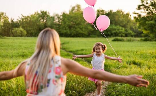 Bezpieczna zabawa z wózkiem dla lalek – co warto wiedzieć?