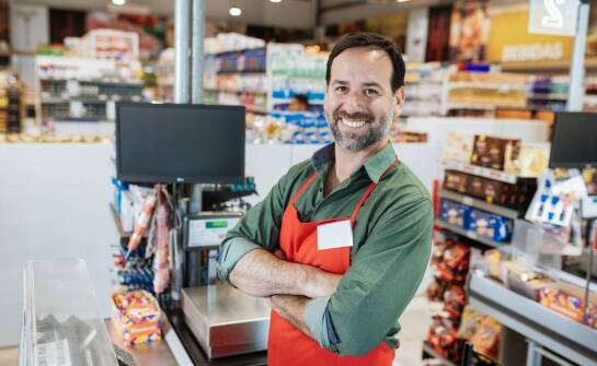 Zalety i wyzwania związane z łączeniem kas fiskalnych z terminalami w małych firmach