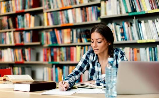 Jakie techniki zapamiętywania wspierają naukę przed maturą z języka angielskiego?