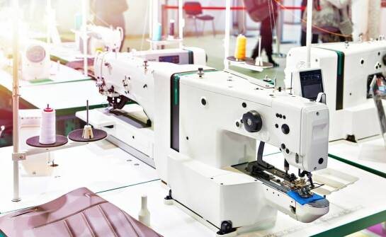 Nowoczesne technologie w usłudze szycia odzieży roboczej i rękawic ochronnych