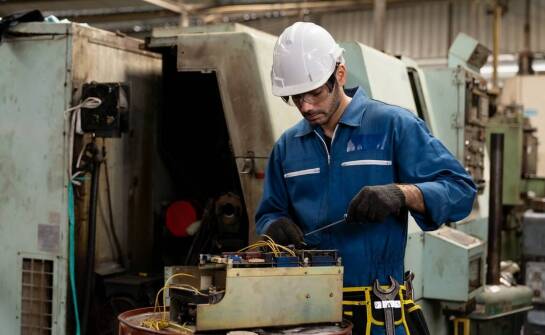 Najlepsze praktyki serwisowania urządzeń czyszczących z technologią suchego lodu