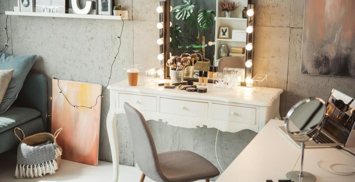 Jak mała szczotka do włosów ułatwia stylizację na co dzień?