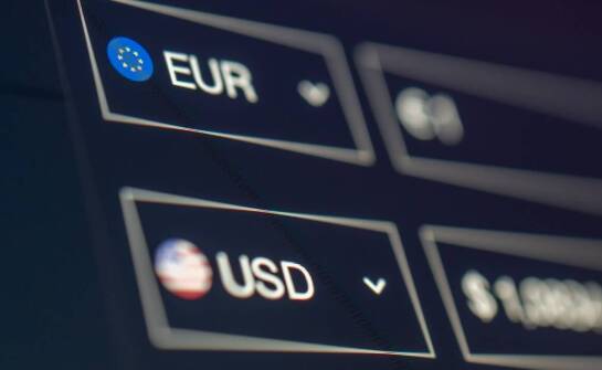 Jak monitorowanie kursów wpływa na oszczędności klientów kantoru?