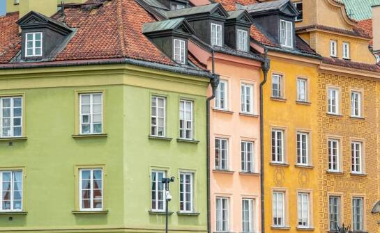 Różnorodność kolorystyczna okien i drzwi – co oferuje rynek Trójmiasta?