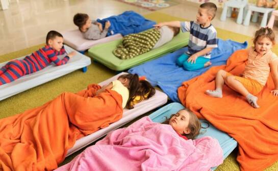 Dostosowanie leżaków przedszkolnych do potrzeb dzieci z różnymi wymaganiami