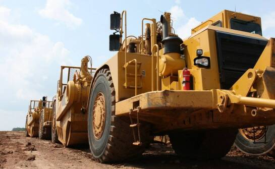 Jakie korzyści przynosi zastosowanie zgarniacza plugowego w przemyśle wydobywczym?