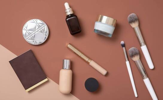 Jakie są najnowsze osiągnięcia w zdobieniu niebieskich opakowań kosmetycznych?