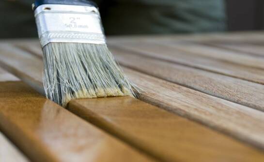 Zastosowanie lazurujących impregnatów do ochrony drewna przed UV