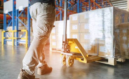 Nowoczesne technologie w paleciakach nożycowych – jak wpływają na wydajność?