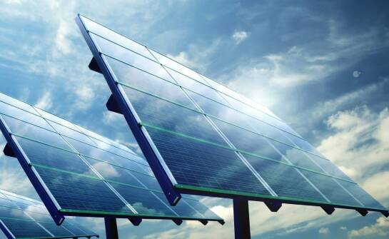 Jakie są najważniejsze cechy dobrego uchwytu do paneli słonecznych?