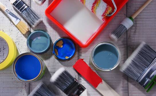 Jak właściwie dobrać farby do malowania ścian wewnętrznych?