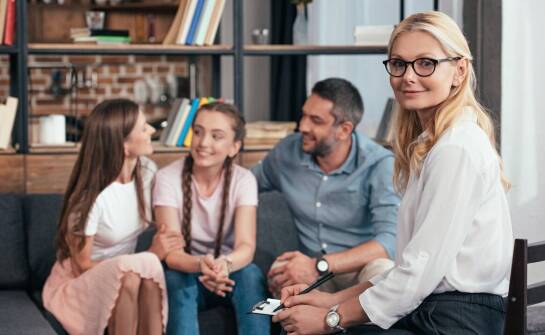 Jak leczenie alkoholizmu wpływa na relacje rodzinne pacjentów?