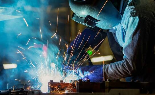 Dlaczego warto inwestować w szkolenia z obsługi nowoczesnego sprzętu spawalniczego?