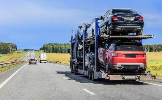Proces transportu auta przez firmę – jak wygląda w praktyce?