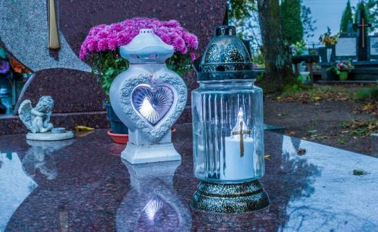 Estetyczne i funkcjonalne galanterie do nagrobków w Mikołowie
