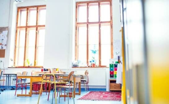 Znaczenie ergonomii w projektowaniu mebli do przedszkoli i szkół