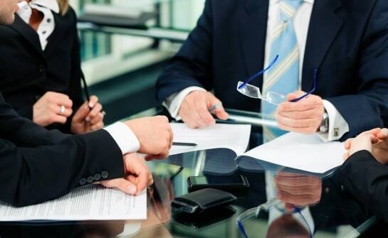 Jak radca prawny wspiera restrukturyzację zadłużenia firm?