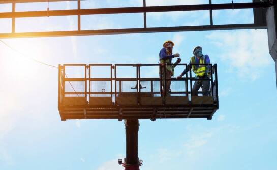 Jak nowoczesne metody produkcji wpływają na stawianie konstrukcji stalowych?
