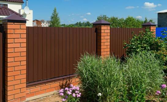 Przewodnik po wyborze ogrodzeń metalowych kutych dla Twojego domu