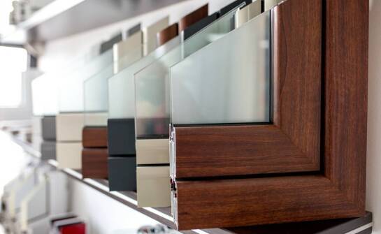 Przegląd materiałów stosowanych w produkcji ścian przesuwnych tarasowych