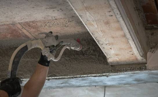 Wpływ iniekcji ciśnieniowej na redukcję wilgoci w budynkach mieszkalnych