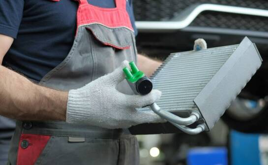 Proces nabijania klimatyzacji: co warto wiedzieć przed wizytą serwisanta?