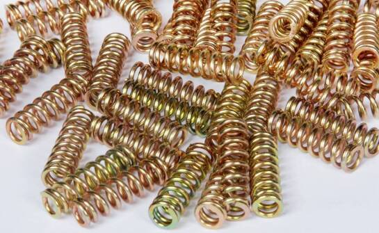 Sprężyny spiralne taśmowe jako kluczowy element w systemach zabezpieczeń