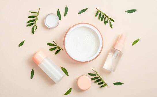 Jakie cechy wyróżniają zbiorniki polietylenowe w przemyśle kosmetycznym?