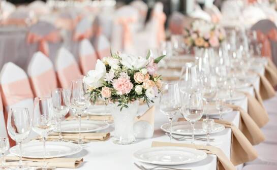 Przyjęcie weselne z różnorodnością smaków z Europy – jak zaskoczyć gości?