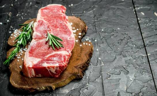 Surowe mięso z zatwierdzonych zakładów – bezpieczeństwo i jakość
