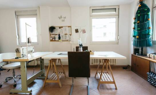 Jak dobrać matę podkładową do specyficznych potrzeb pracowni krawieckiej?