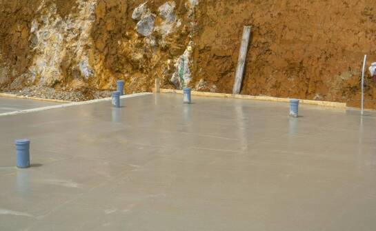 Długoterminowe korzyści z prawidłowej hydroizolacji fundamentów