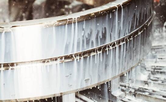 Przemysł maszynowy a znaczenie galwanizowania stali dla jakości produktów