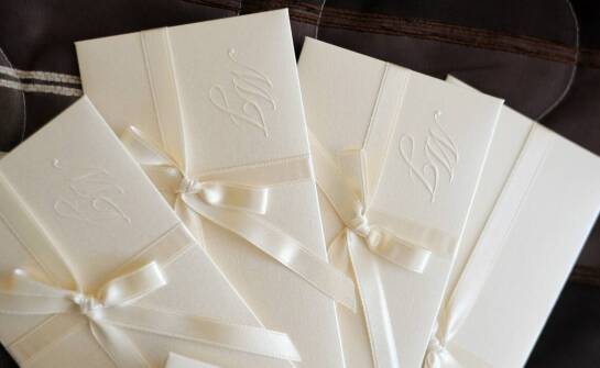 Zastosowanie embossingu w druku offsetowym – podkreślenie unikalności produktów