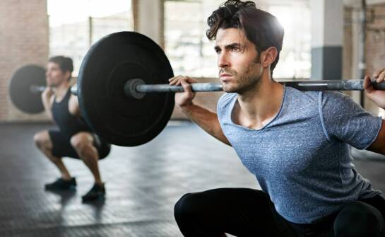 Jakie korzyści płyną z analizy wzorców ruchowych w treningu siłowym?