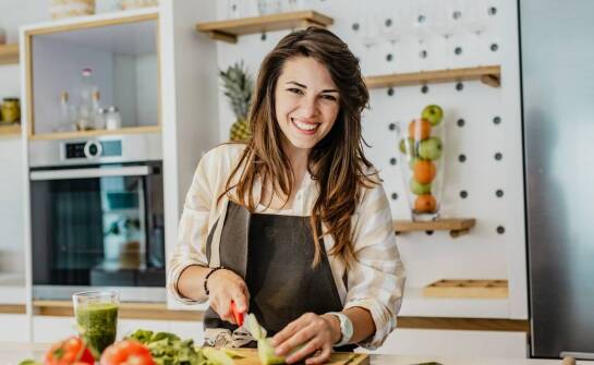 Zastosowanie wyciskarek wolnoobrotowych w biurach – kluczowe korzyści