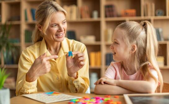 Jak specjaliści mierzą post ępy dzieci uczestniczących w programie terapii surdopedagogicznej?