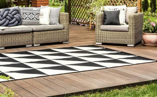 Duże donice plastikowe a mobilność roślin na tarasie