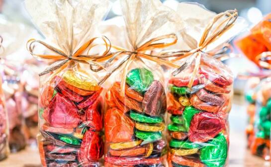 Wykorzystanie krówek personalizowanych w kampaniach świątecznych