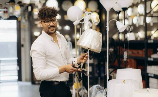 Kluczowe cechy hurtowni meblowej, które przyciągają klientów