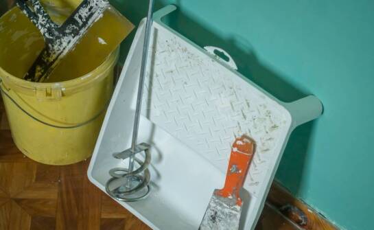 Dlaczego wałek do farb strukturalnych jest niezbędny w pracy na wysokości?